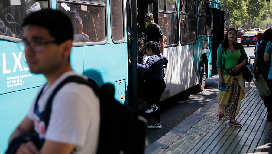 Ministro de Transportes (s): "Si se disparan los costos del Transantiago, habrá que revisar las tarifas"