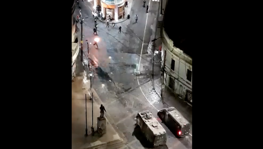 Video da cuenta de los serios incidentes registrados en los alrededores de plaza Aníbal Pinto