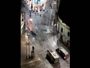 Video da cuenta de los serios incidentes registrados en los alrededores de plaza Aníbal Pinto