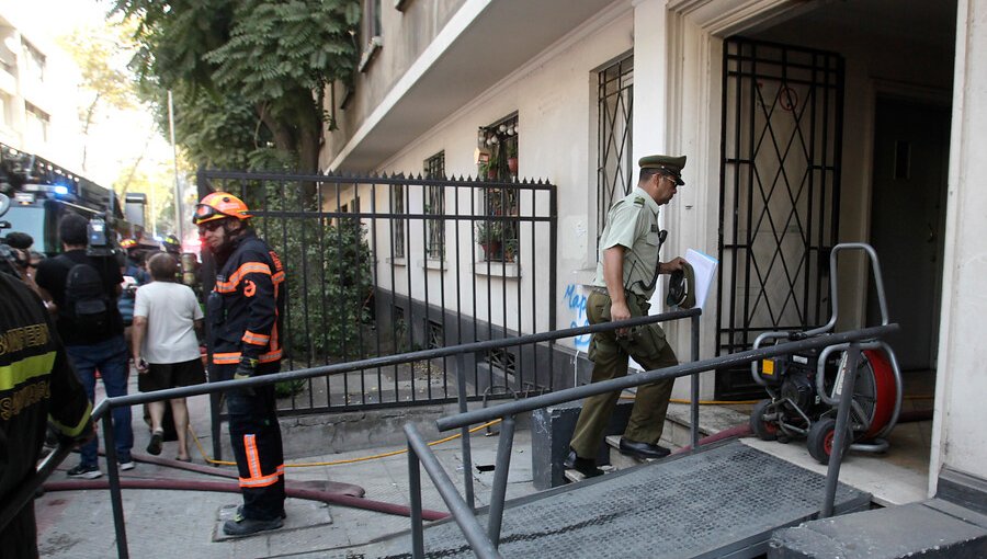 Detienen a una persona tras incendio en edificio que obligó a evacuar a 17 personas en Vicuña Mackenna