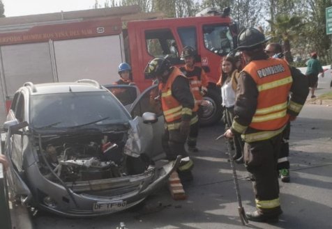 Accidente en 1 Norte esquina calle Quillota deja cinco lesionados y alta congestión en Viña