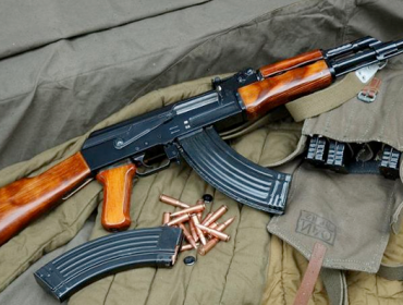 Sexto involucrado en venta de fusil AK-47 se entregó a la justicia en Santiago