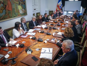 Presidente Piñera retorna a La Moneda tras vacaciones y encabeza consejo de Gabinete