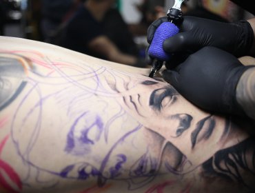 Sernac detectó hongos y deficiencias de rotulación en tintas para realizar tatuajes