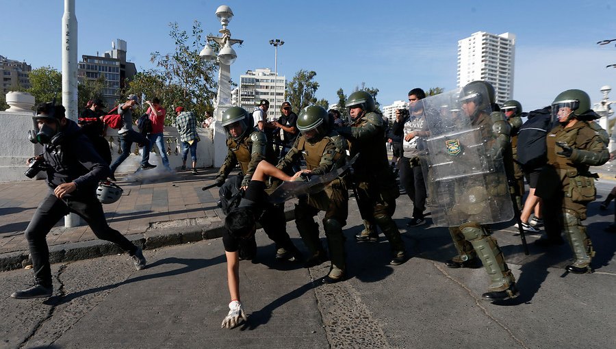 Nueva jornada de incidentes en Viña del Mar terminan con 50 detenidos y un carabinero lesionado