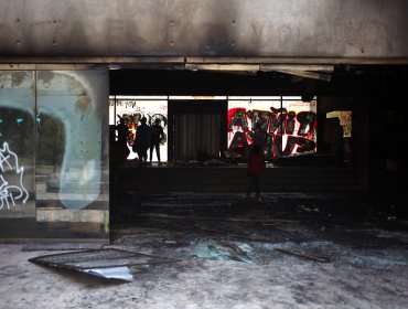 Fiscalía identificó rostros de sospechosos de incendiar el Café Literario de Providencia