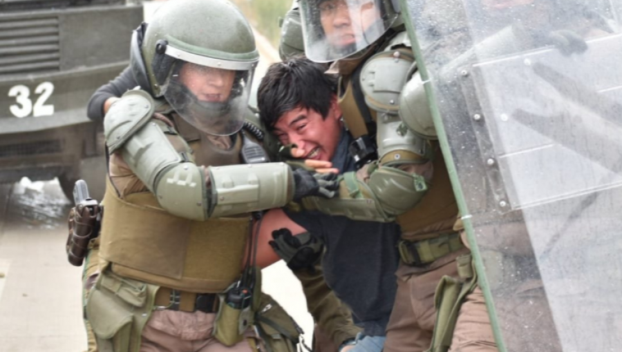 Temuco: Desalojo termina en enfrentamiento entre carabineros y manifestantes