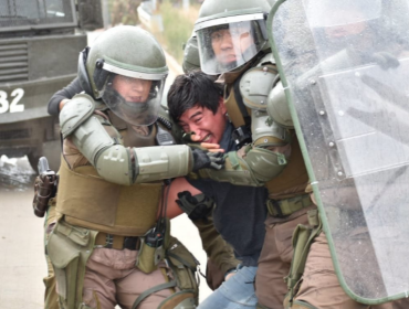 Temuco: Desalojo termina en enfrentamiento entre carabineros y manifestantes