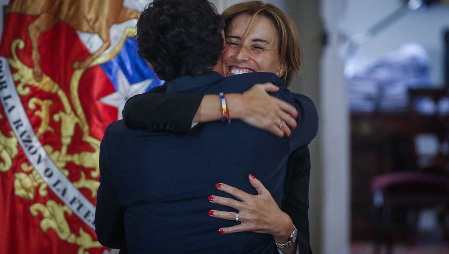 Marcela Cubillos presentó su renuncia al Ministerio de Educación: Raúl Figueroa asume el cargo