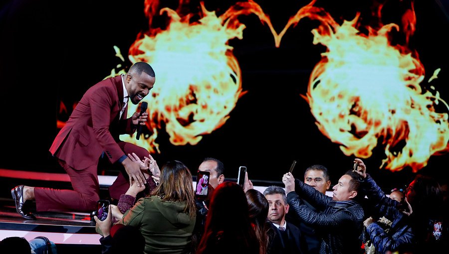 Alexandre Pires cerró con su romanticismo y un breve show la quinta noche de Viña 2020