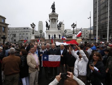 Más de dos mil personas estuvieron presentes en acto de desagravio a Héroes de Iquique en Valparaíso