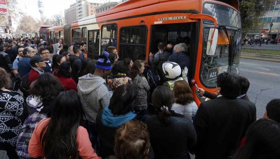 Transantiago aumentará en 20% la flota de buses para afrontar el Superlunes