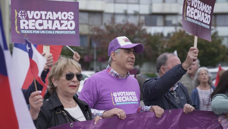 Senador Francisco Chahuán encabeza primer banderazo por el "rechazo" en Viña del Mar