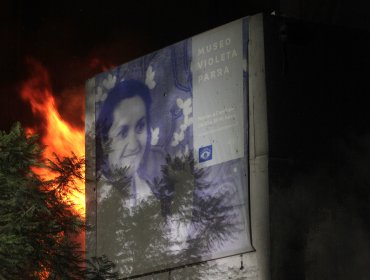 Alessandri por incendio del museo Violeta Parra: "Esta violencia no la veíamos desde octubre"