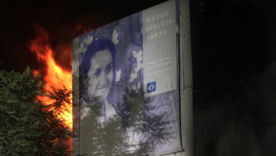 Alessandri por incendio del museo Violeta Parra: "Esta violencia no la veíamos desde octubre"