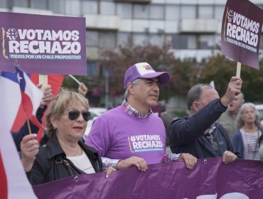 Senador Francisco Chahuán encabeza primer banderazo por el "rechazo" en Viña del Mar