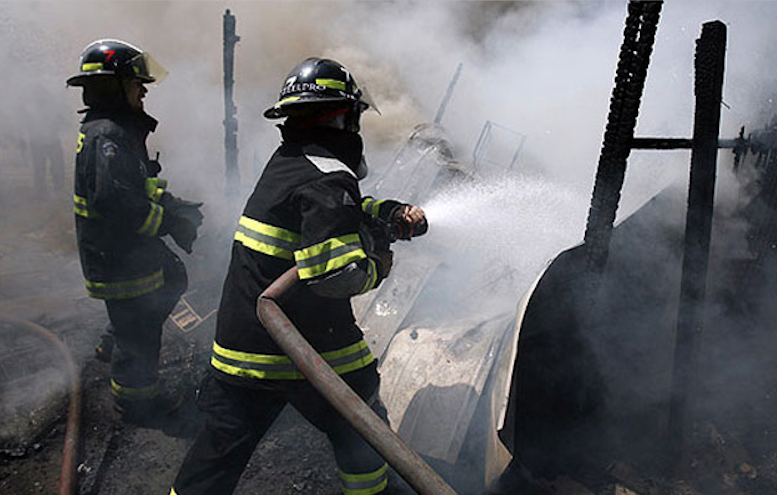 Puchuncaví: tres viviendas y un salón de pool fueron consumidos por incendio en Horcón