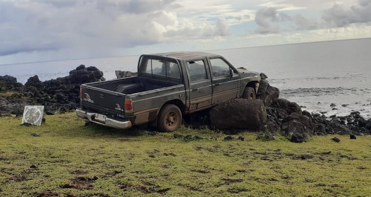 Con firma mensual queda imputado que impactó con su camioneta estructura ceremonial de Rapa Nui