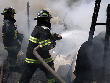 Puchuncaví: tres viviendas y un salón de pool fueron consumidos por incendio en Horcón