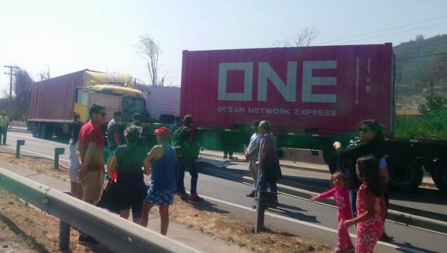 Casablanca: Colisión frontal de dos camiones obliga a suspender el tránsito en la ruta 68