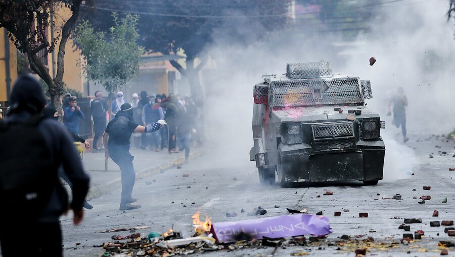 Hechos de violencia durante el "Superlunes" dejaron 283 detenidos y 76 carabineros heridos