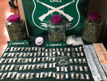 Intervención del OS7 en dos domicilios de Viña del Mar permite detener a tres personas e incautar droga