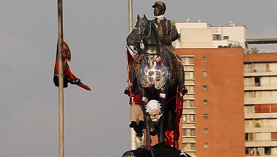 Ejército solicita por tercera vez el traslado de la estatua del general Baquedano