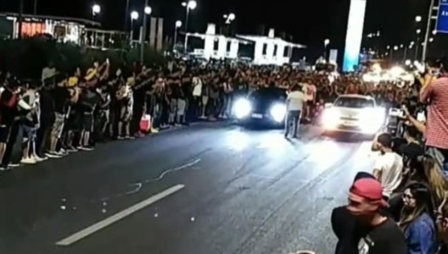 Carreras clandestinas en autopista Costanera Norte congregaron a cientos de personas