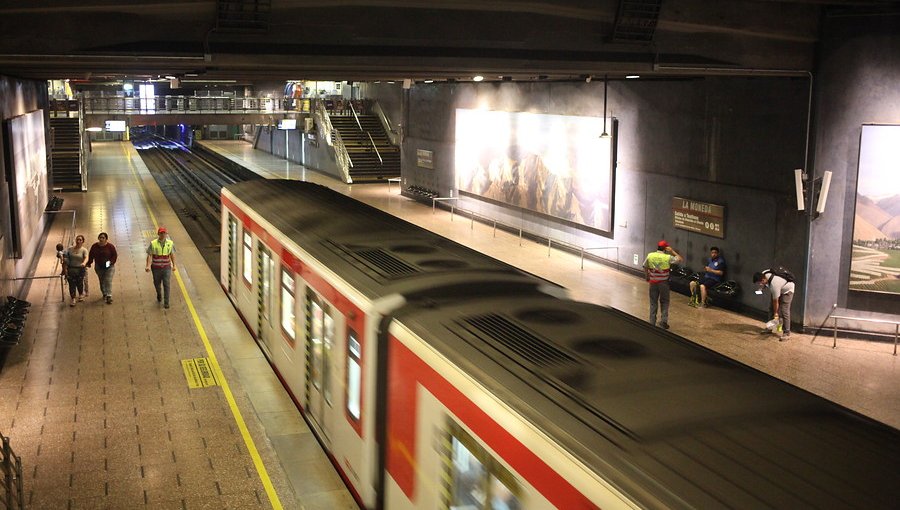 Metro de Santiago sanitizará trenes para prevenir contagios de coronavirus