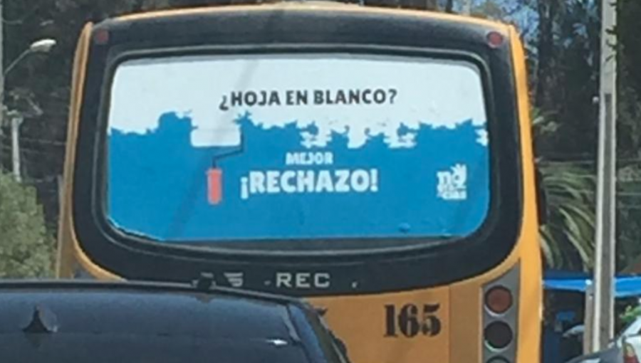 Denuncian ante el Servel "propaganda ilegal" y "fuera de plazo" en microbuses de Valparaíso