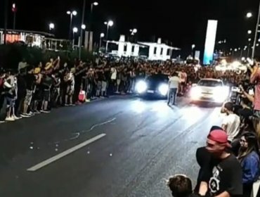 Carreras clandestinas en autopista Costanera Norte congregaron a cientos de personas