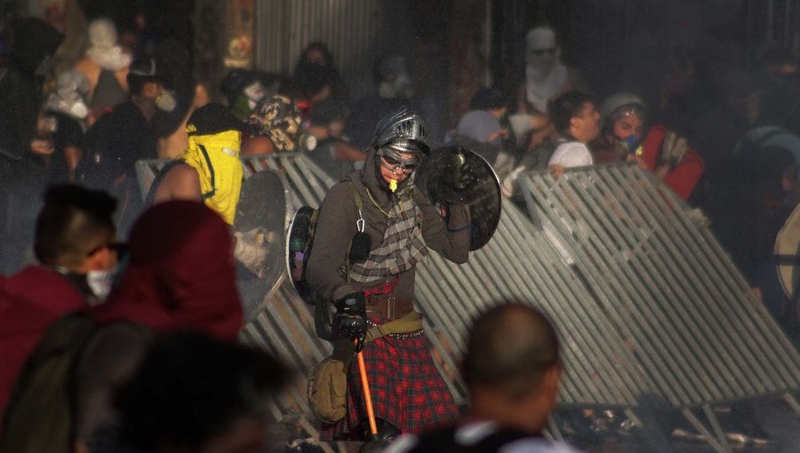 Gobierno invoca Ley Antibarricadas contra 44 personas detenidas en la plaza Italia