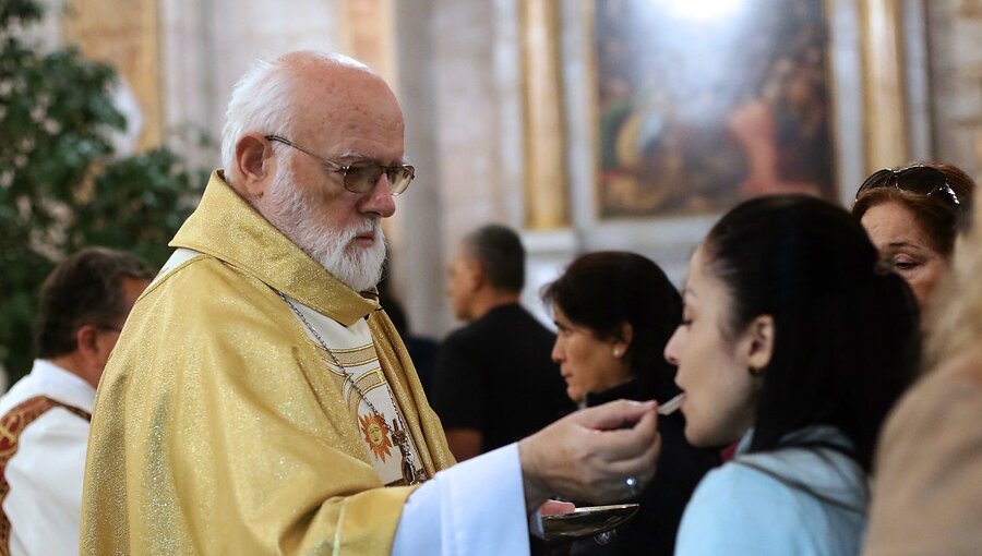 Coronavirus: Iglesia recomienda no entregar la hostia en la boca y evitar estrechar las manos al dar la paz