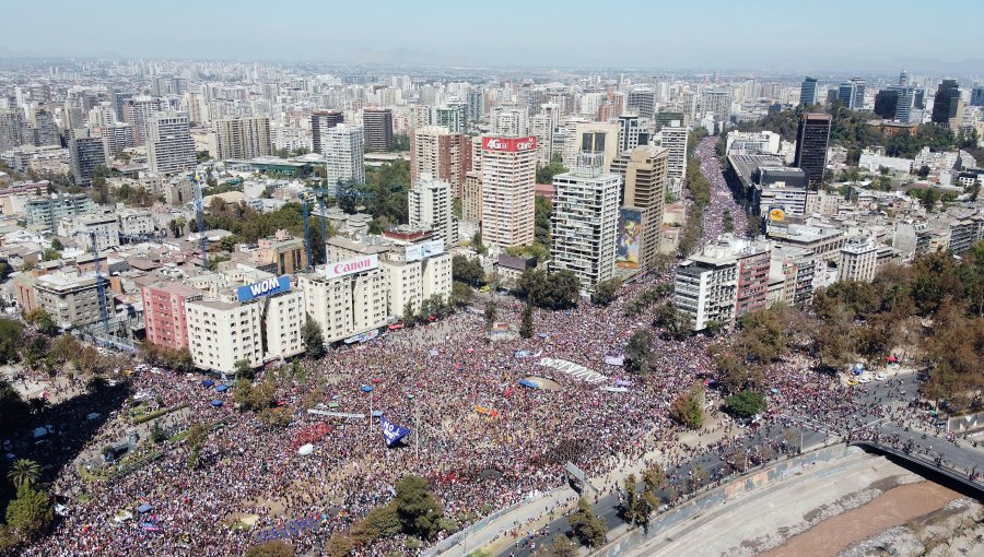 Miles de personas se congregan en marcha por el Día Internacional de la Mujer