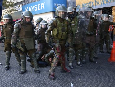 8M: Carabineros informa que hay 14 efectivos lesionados y 7 personas detenidas