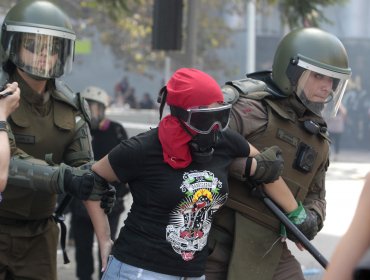 Oficial: 53 detenidos en Santiago y 32 policías lesionados tras marcha por 8M