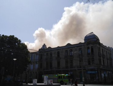 Incendio en Valparaíso afectó la tradicional cafetería "Hesperia"