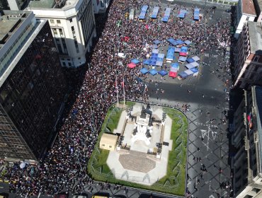 Galería de fotos del #8M2020 en Valparaíso: Miles de mujeres salen a las calles del Puerto