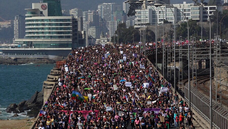 47 mil personas marcharon en la región Valparaíso por el Día de la Mujer: de los 57 detenidos, 40 son hombres