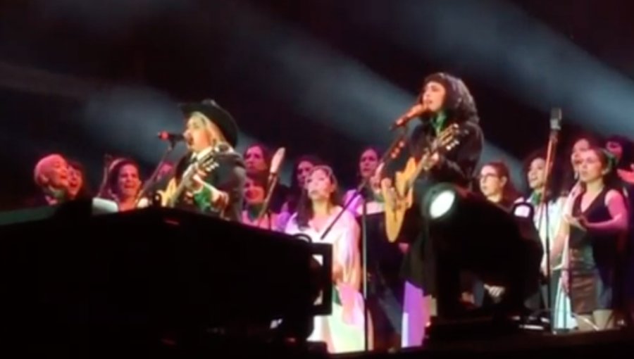 Anita Tijoux y Mon Laferte fueron protagonistas en concierto por Día de la Mujer en México