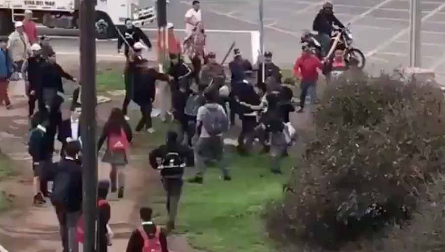 Pescadores ahuyentaron con palos a escolares en la entrada de la Caleta Portales