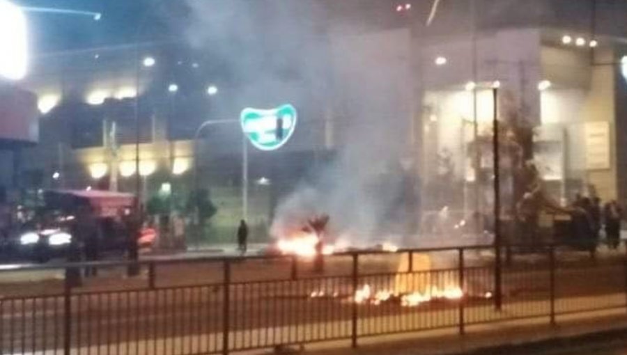 Turba aprovechó manifestaciones para saquear tres locales comerciales en Estación Central