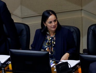 Senadora Aravena: "Si se sabe que las aglomeraciones son riesgosas, debieran prohibirse todas de plano"