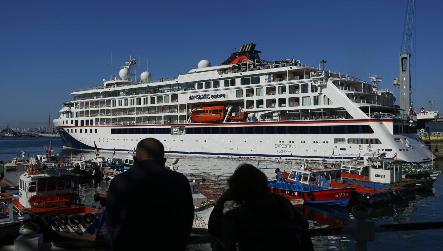 Cuarentena: Ministerio de Salud prohíbe desembarque de dos cruceros por coronavirus en Chile