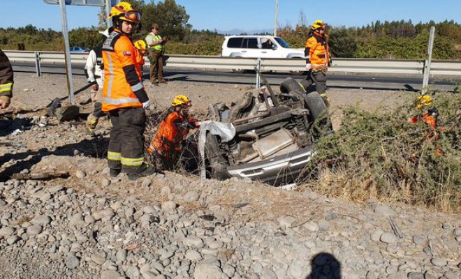 Cuatro fallecidos deja volcamiento de vehículo en San Carlos en Región del Ñuble