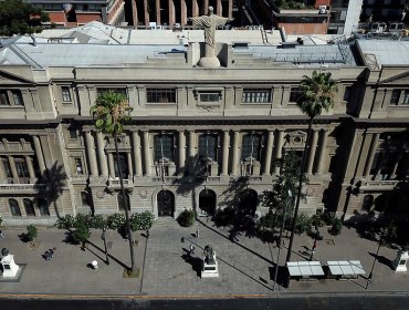 U. de Chile y U. Católica suspenden clases presenciales y las reemplazan por sistema online