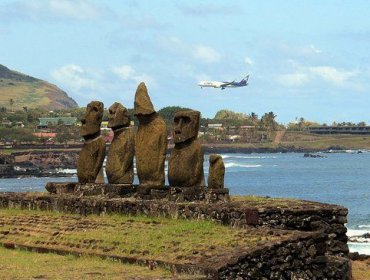 Andrés Celis se suma al llamado de la comunidad Rapa Nui de suspender vuelos a la isla