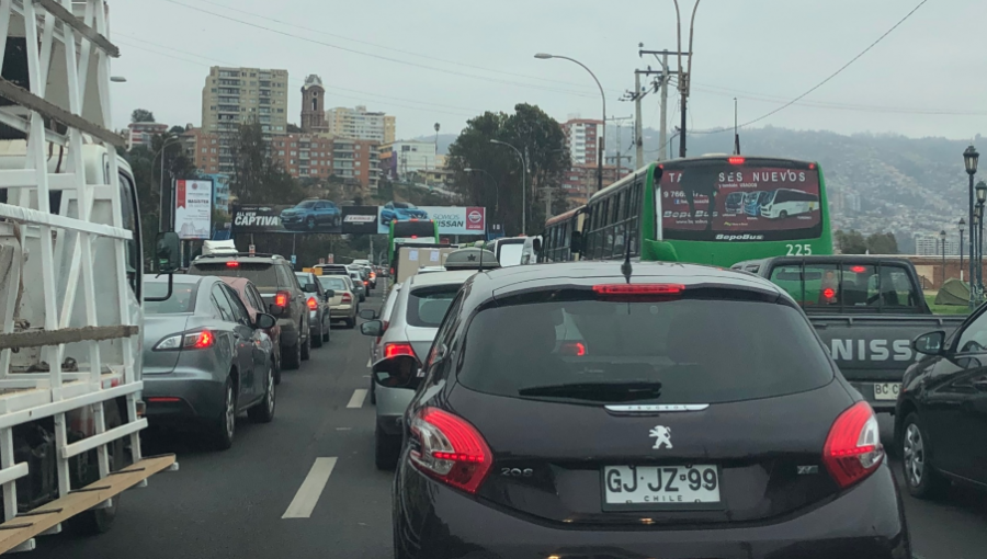 Doble accidente de tránsito origina kilométrica congestión vehicular en la Av. España