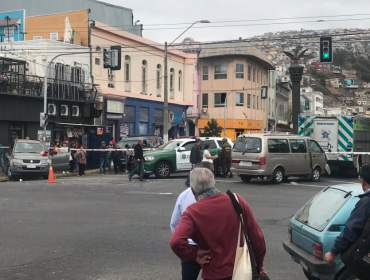 Cinematográfica persecución por el centro de Valparaíso incluyó balacera y violenta colisión