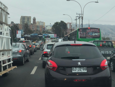 Doble accidente de tránsito origina kilométrica congestión vehicular en la Av. España